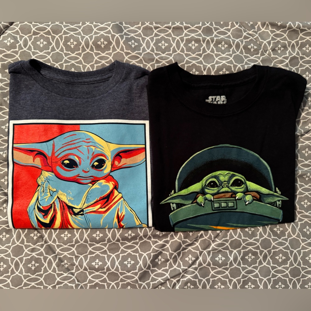 Lot of 2 Baby Yoda Grogu The Child Youth S/M Top T-Shirt w/ 6” Figure - Picture 2 of 8